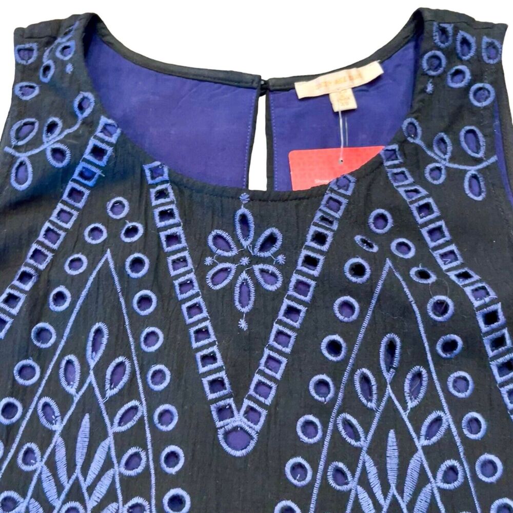 Sleeveless Embroidered Boho Blouse - Picture 4 of 7